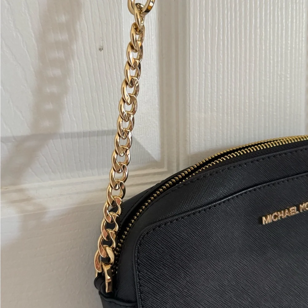 Michael Kors Black Shoulder Bag with Gold Chain - Picture 3 of 5